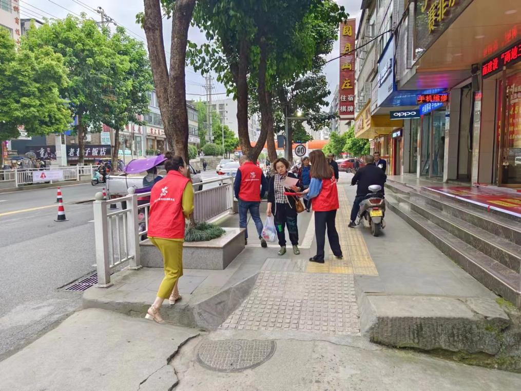 巴中市秦巴農業(yè)融資擔保股份有限公司開展“創(chuàng)建文明城市，傳遞文明理念”主題創(chuàng)文宣傳活動